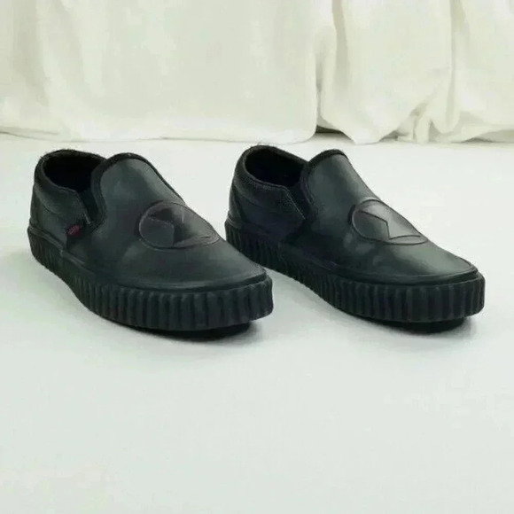 Vans Women's 6.5 Men's 5 Marvel Black Widow Classic Slip-On Logo Tag Sneakers - Picture 8 of 12